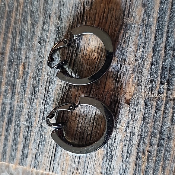 Set of 2 Fashion Clip On Earrings - Picture 7 of 7